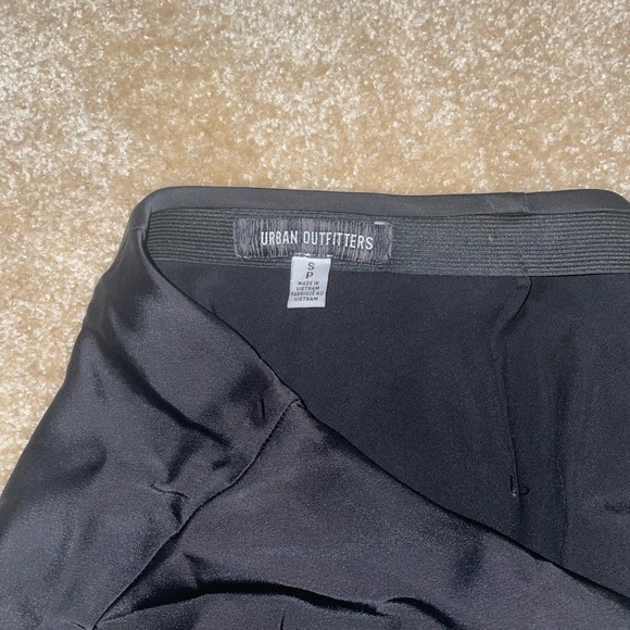 Urban outfitters, black silk midi skirt with a slit in the side - Picture 3 of 4